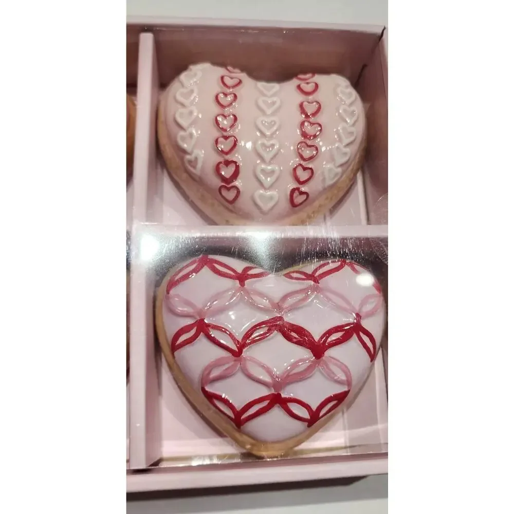 Cupcakes and Cashmere Valentine's Day Ceramic Heart Shaped Donuts Set of 6 New